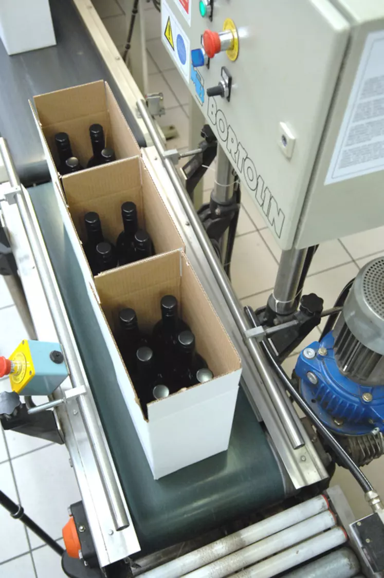 Disposer les bouteilles de manière verticale permet de limiter l'agitation du vin lors de son transport.