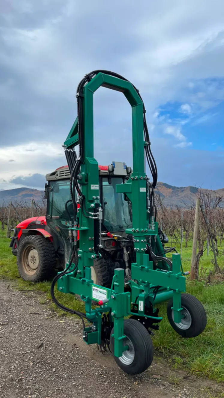 Viti'Wald suggère de monter ses disques émotteurs sur son portique enjambeur dédié au travail du sol, pour que les outils travaillent de front.