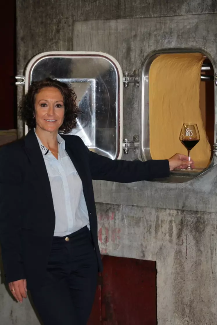 Nuria Morales, directrice de la cave coopérative Les vignerons de Saint-Dézéry, à Saint-Dézéry dans le Gard, fait rénover des cuves tous les ans.