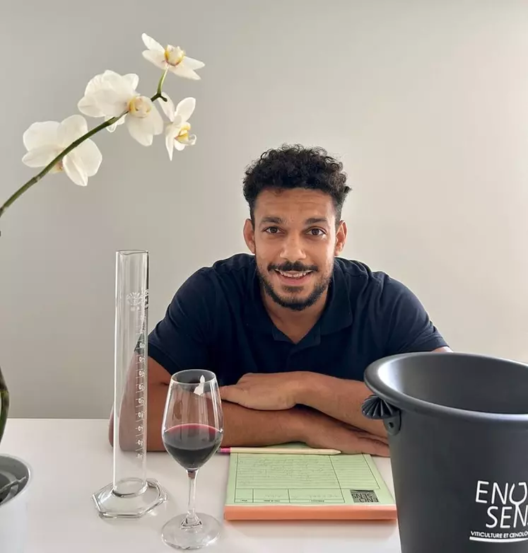 Dimitri Basevi, œnologue conseil chez Enosens, à Grézillac en Gironde, prône l'emploi de la microoxygénation sur rouges pour ouvrir les vins à leur meilleur potentiel.