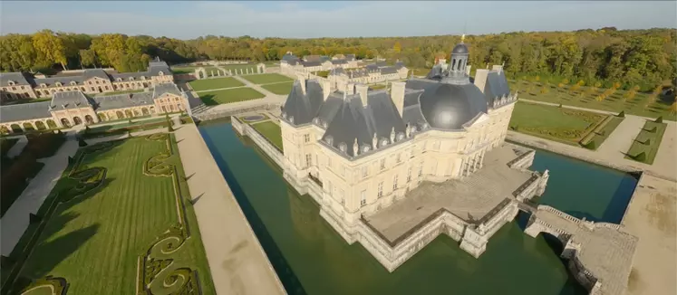 Le château de Vaux-le-Vicomte sert de lieu de conservation pour le trésor, jusqu'à la découverte du coffre.