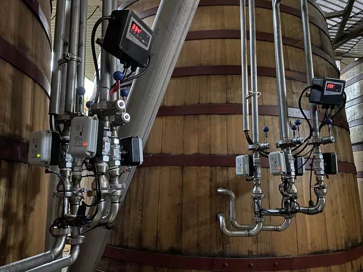 En installant les équipements adéquats, il est possible d'automatiser entièrement la phase de fermentation alcoolique, même sur des cuves existantes.