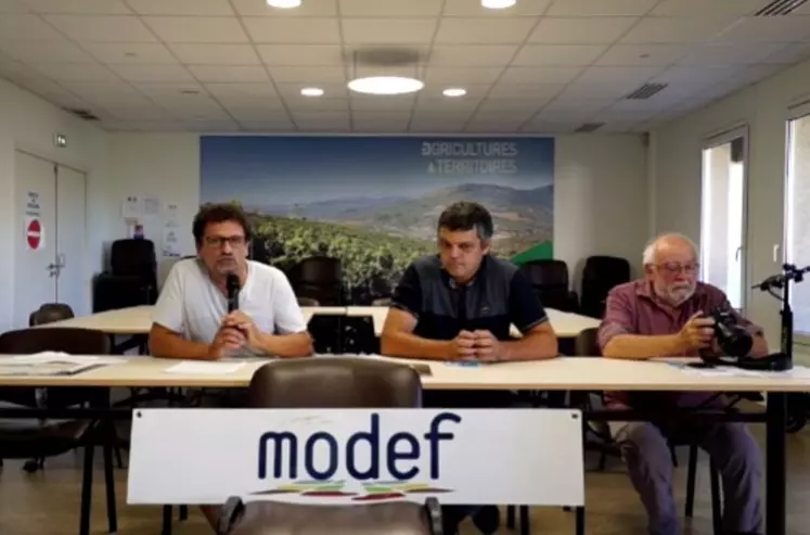 Didier Gagea, Olivier Chateauneuf et Jacques Thomas ont exposé à la presse les revendications du Mouvement de défense des exploitants familiaux (Modef) lors d'une ...
