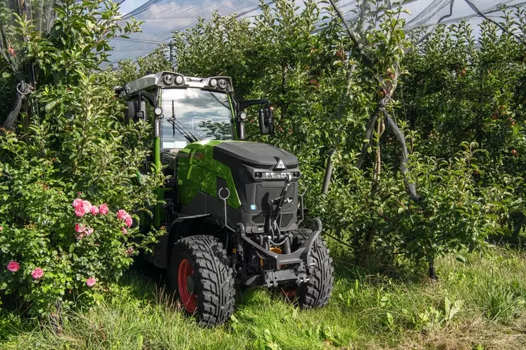 Le nouveau tracteur vigneron Fendt E107 V Vario mesure au minimum 1,07 m de large.