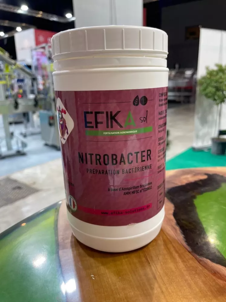Le produit Nitrobacter, de la société Efika sol, est composé de bactéries Azospirillum, capables de fixer l'azote atmosphérique dans les sols.