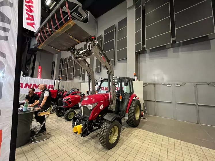 Yanmar propose la variation continue sur des tracteurs de petite puissance à un tarif plus accessible.