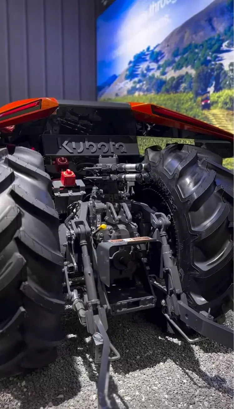 Kubota dévoile au CES 2024 à Las Vegas un concept de tracteur vignes et vergers robotisé électrique. 