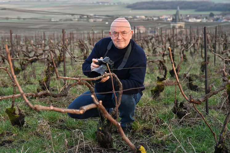 Michel Jolyot a parcouru les vignes de la Champagne au Minervois pour sa série « Les mondes parallèles ».