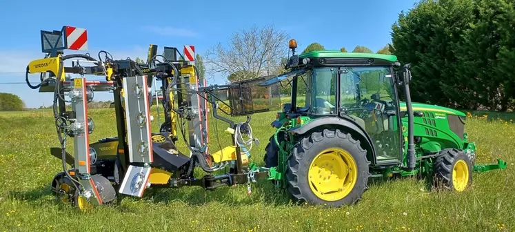 Kirogn personnalise ses rogneuses comme ici avec cette machine aux couleurs du stade rochelais.