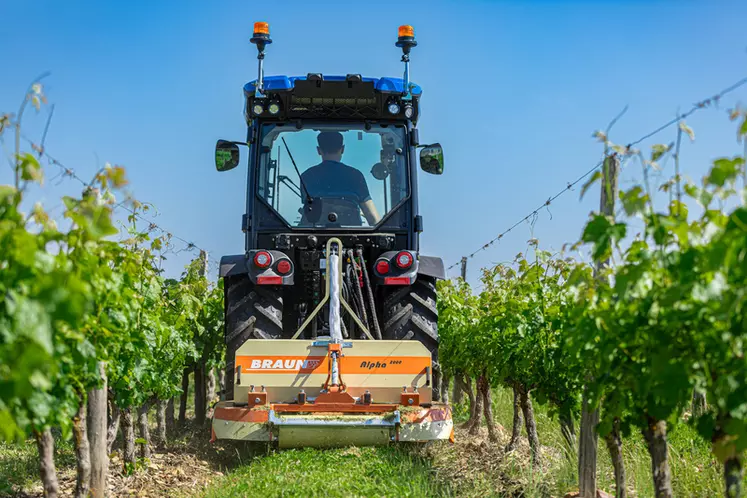 Entre deux choix de gabarits de tracteurs, sélectionner le plus étroit permet de l'équiper de pneus plus larges. Un choix rarement effectué dans les faits, sauf si ...