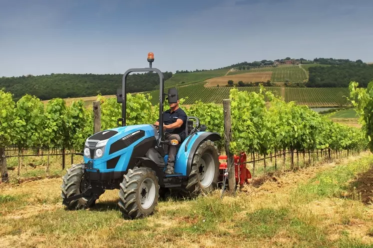 Choisir un tracteur léger pour les travaux hors traction lourde limite la compaction des sols.