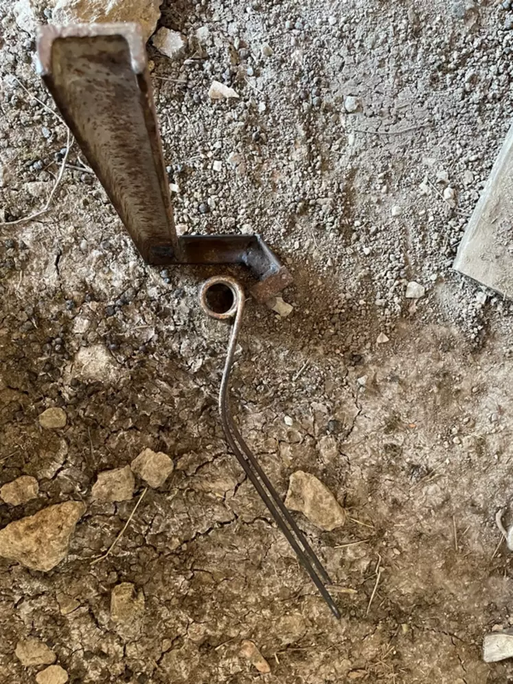 Le tâteur fixe est monté sur une pièce qui s'intègre dans le support à options du cadre Braun.