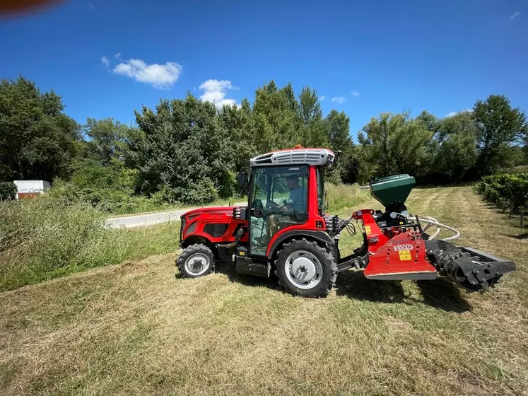 Le tracteur Antonio Carraro Tony 8700 V est très maniable.