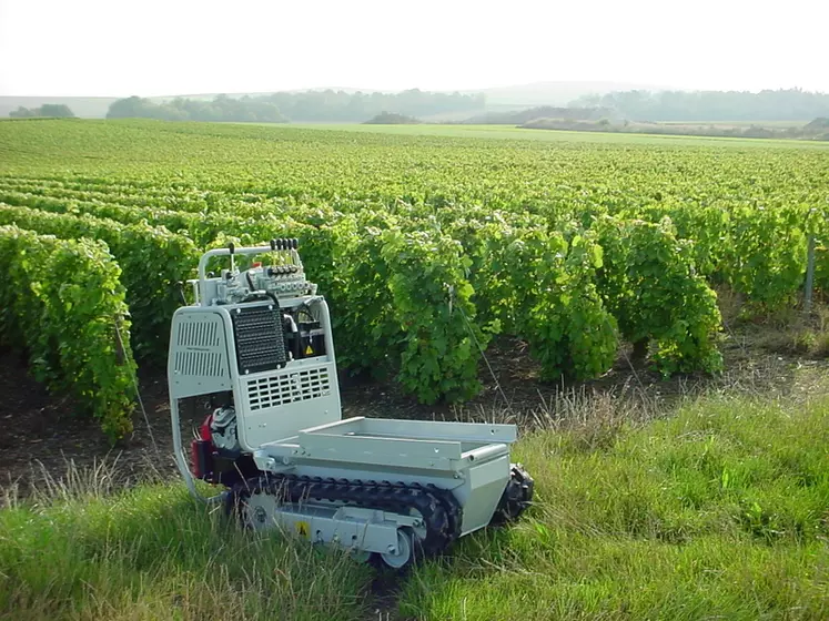 PMH Industrie et Rotair lancent le chenillard Rampicar Vignoble R70.4.