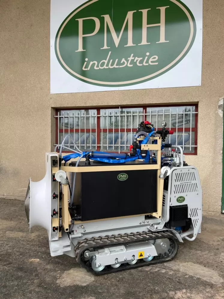Le chenillard Rampicar Vignoble R70.4 annoncent des performances moteur et hydrauliques convenant aux activités les plus gourmandes en puissance. 