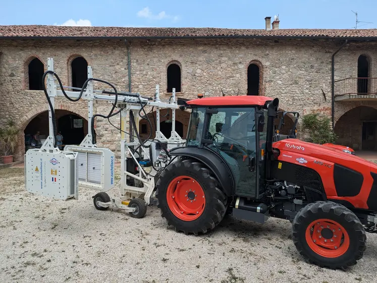 Tracteur Kubota vigneron équipé du système de stimulation des défenses de la culture par exposition aux UV-C UV Boosting