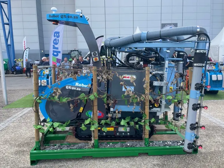 <em class="placeholder">Les robots sont toujours plus présents sur les salons viticoles. Ici, un prototype du constructeur italien Qrea, connu pour ses chenillards.</em>