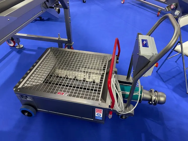 <em class="placeholder">L&#039;italien CMA a installé une barre, en rouge, pour déconnecter la pompe.</em>