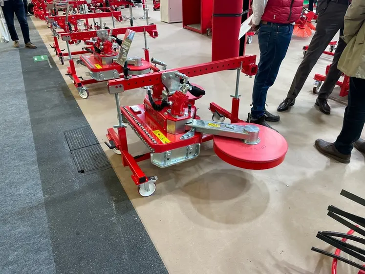<em class="placeholder">Tondeuse Boisselet Intégra GM au Vinitech 2024.</em>
