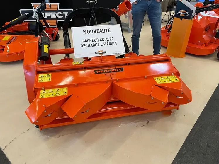 <em class="placeholder">Tondeuse Van Wamel Perfect KK au Vinitech 2024.</em>