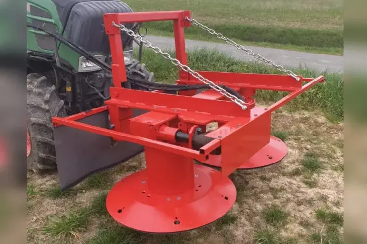 Bricolage pour l'entretien des couverts végétaux en vigne.