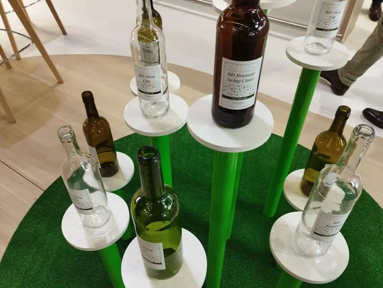 <em class="placeholder">Vidralia présentait au salon Vinitech des modèles de bouteilles allégées de 30 g de verre.</em>