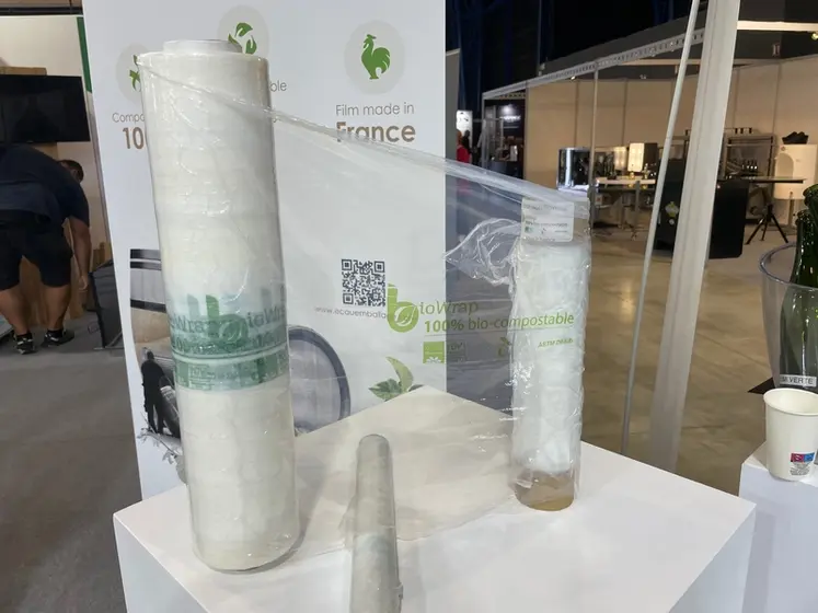 <em class="placeholder">Le film étirable de l&#039;entreprise française BioWrap a les mêmes propriétés qu&#039;un film plastique traditionnel, mais il est 100 % compostable.</em>