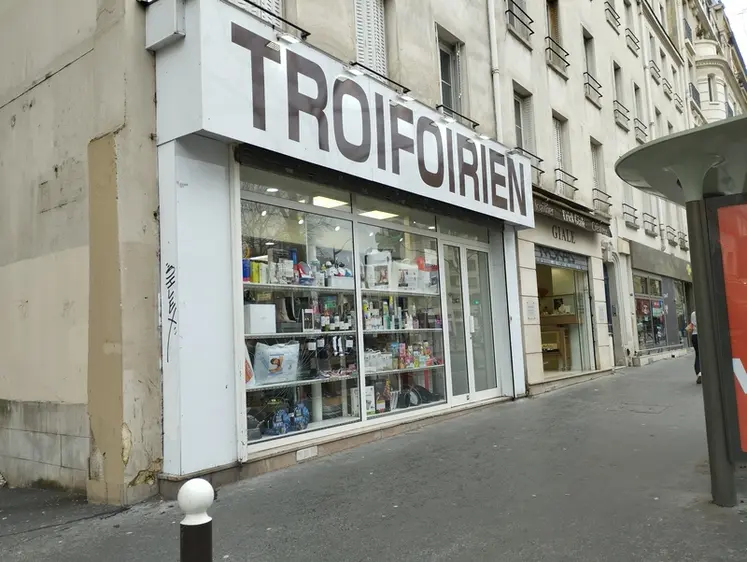 <em class="placeholder">Les produits de déstockage sont vendus par des enseignes de taille très variable, du petit magasin de centre-ville à la grande surface en périphérie.</em>