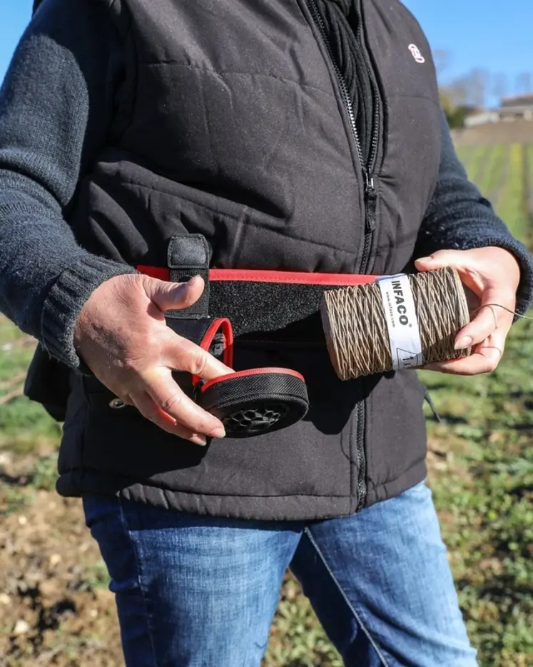 <em class="placeholder">Attacheur de vigne Infaco</em>