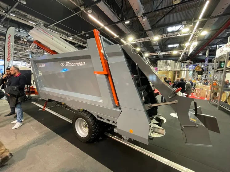 <em class="placeholder">Épandeur de fumier Simonneau au salon Vinitech Sifel 2024</em>