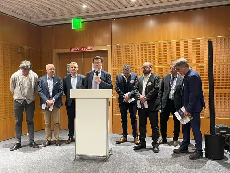 <em class="placeholder">Représentants de la filière viticole au SIA 2025</em>