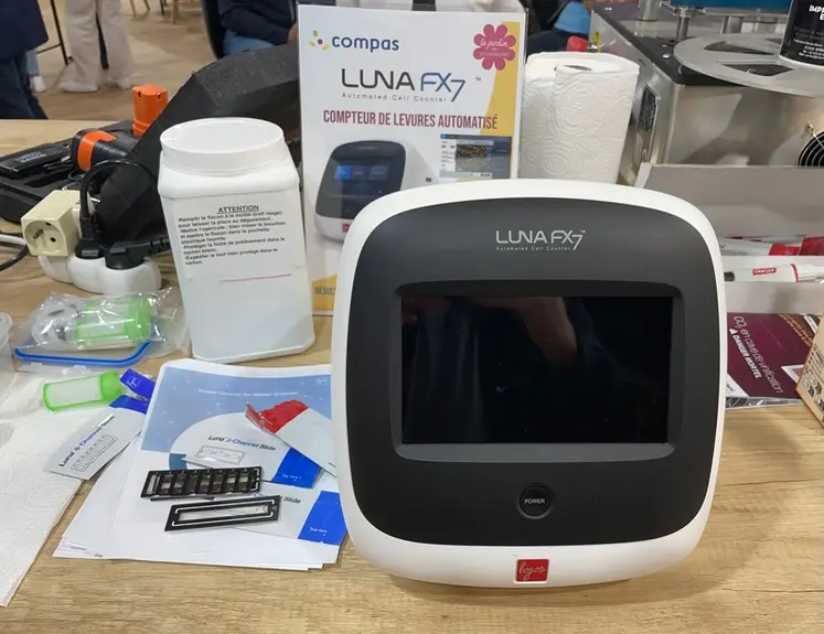 <em class="placeholder">Le Luna FX7 de Logos Biosystems sur le salon Vinitech.</em>