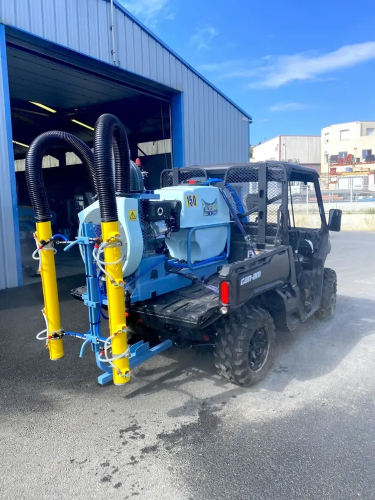 <em class="placeholder">Descentes face par face sur un pulvérisateur autonome Pulvérisation S21 embarqué dans la caisse d'un SSV.</em>