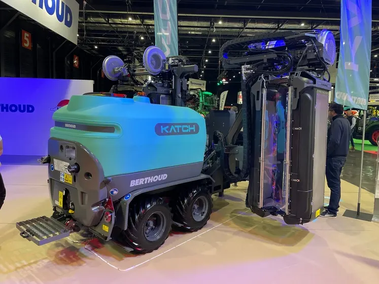 <em class="placeholder">Pulvérisateur à panneaux récupérateurs Katch de Berthoud au salon Vinitech 2024</em>