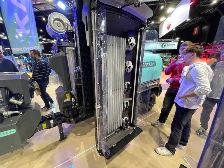 <em class="placeholder">Pulvérisateur à panneaux récupérateurs Katch de Berthoud au salon Vinitech 2024</em>