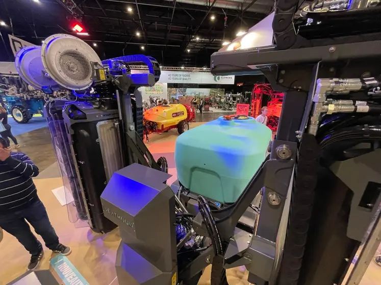 <em class="placeholder">Pulvérisateur à panneaux récupérateurs Katch de Berthoud au salon Vinitech 2024</em>