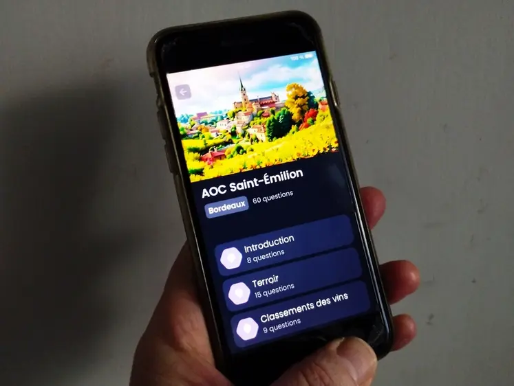 <em class="placeholder">Main tenant un smartphone ouvert sur l'appli Winology</em>