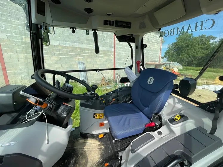 <em class="placeholder">Tracteur New Holland T4.90N</em>