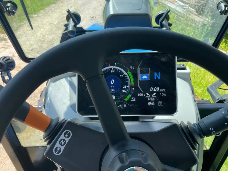 <em class="placeholder">Tracteur New Holland T4.90N</em>