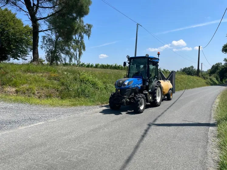 <em class="placeholder">Tracteur New Holland T4.90N</em>
