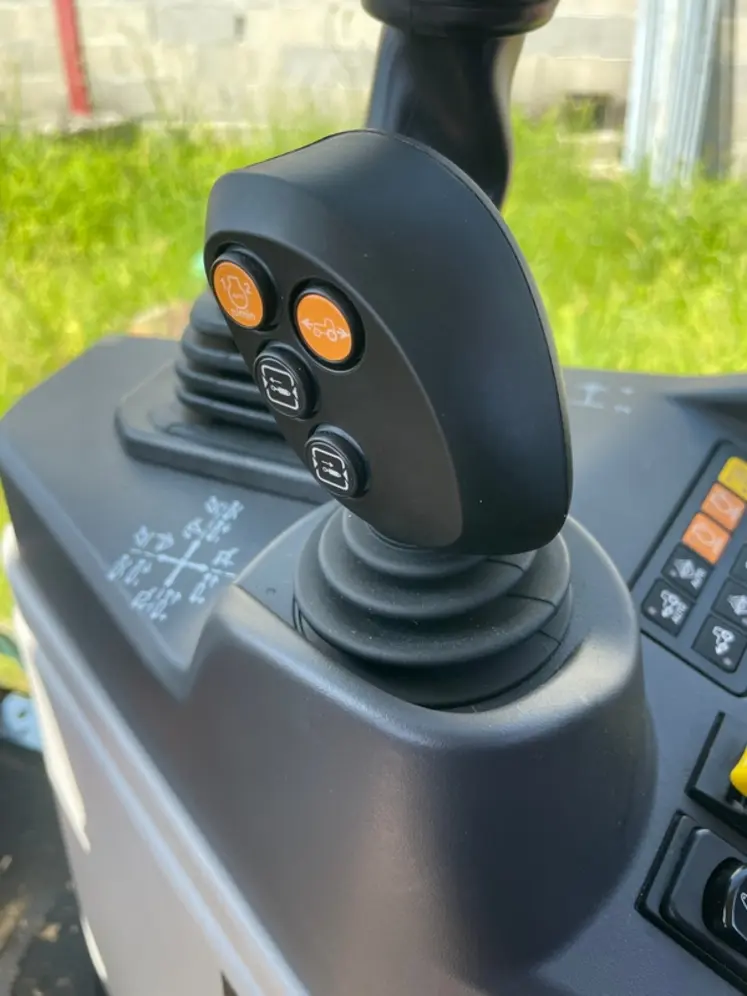 <em class="placeholder">Tracteur New Holland T4.90N</em>