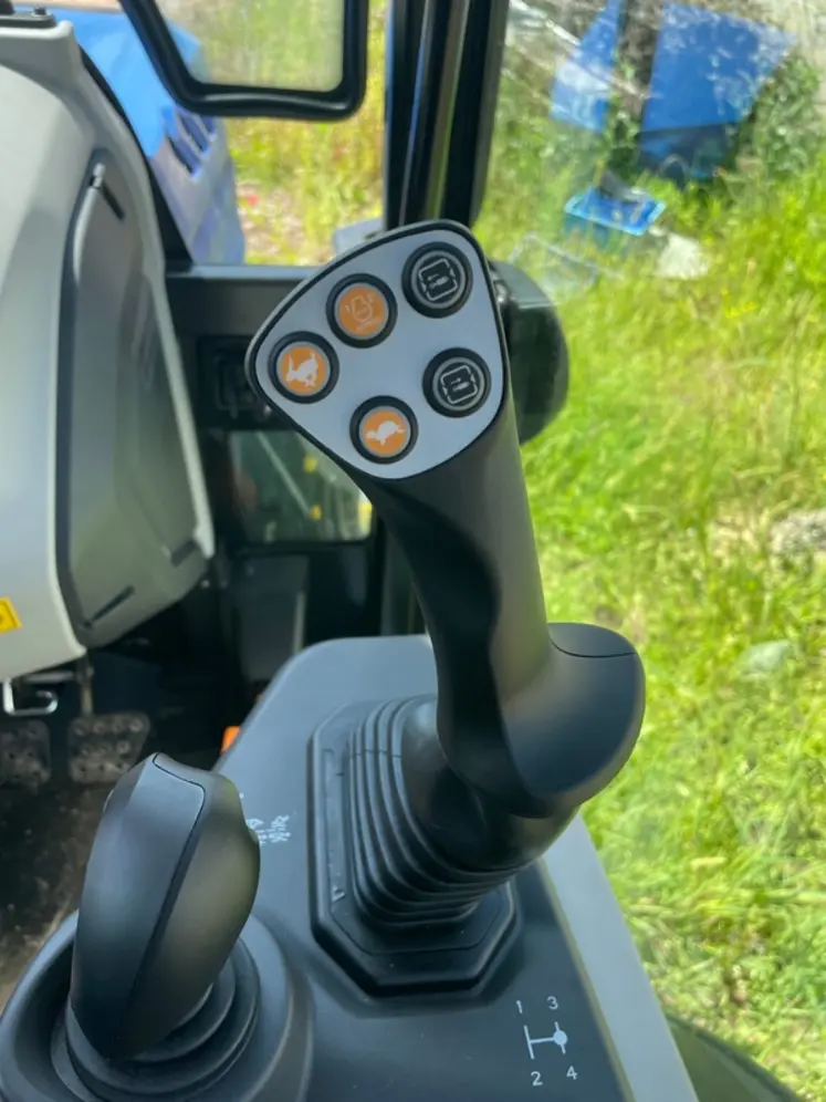 <em class="placeholder">Tracteur New Holland T4.90N</em>