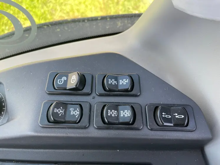 <em class="placeholder">Tracteur New Holland T4.90N</em>