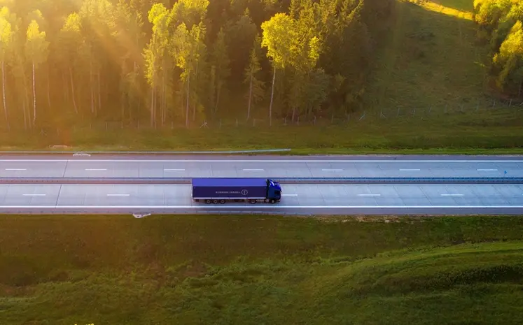 <em class="placeholder">Camion de transport Kuehne+Nagel.</em>