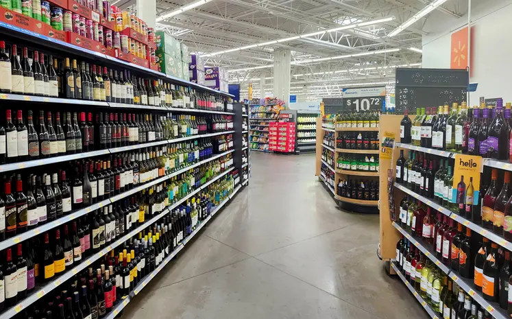 <em class="placeholder">Un rayon de vin aux États-Unis.</em>