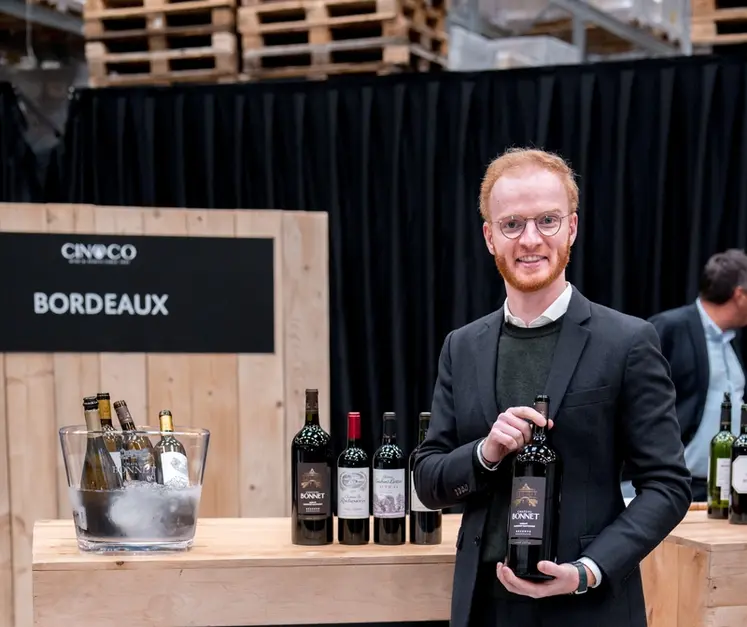 <em class="placeholder">Adrien Audet, export manager Europe &amp; Amériques chez Vignobles André Lurton sur un salon commercial.</em>