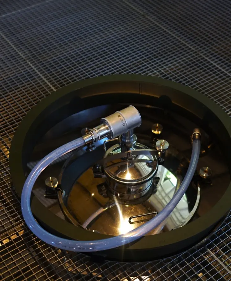 <em class="placeholder">cuve équipée d&#039;un système de récupération de CO2</em>