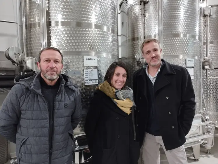 <em class="placeholder">Pierre Abry, président, Claire Delon maître de chai et Fabien Danjoy, directeur du Vigneron Savoyard</em>