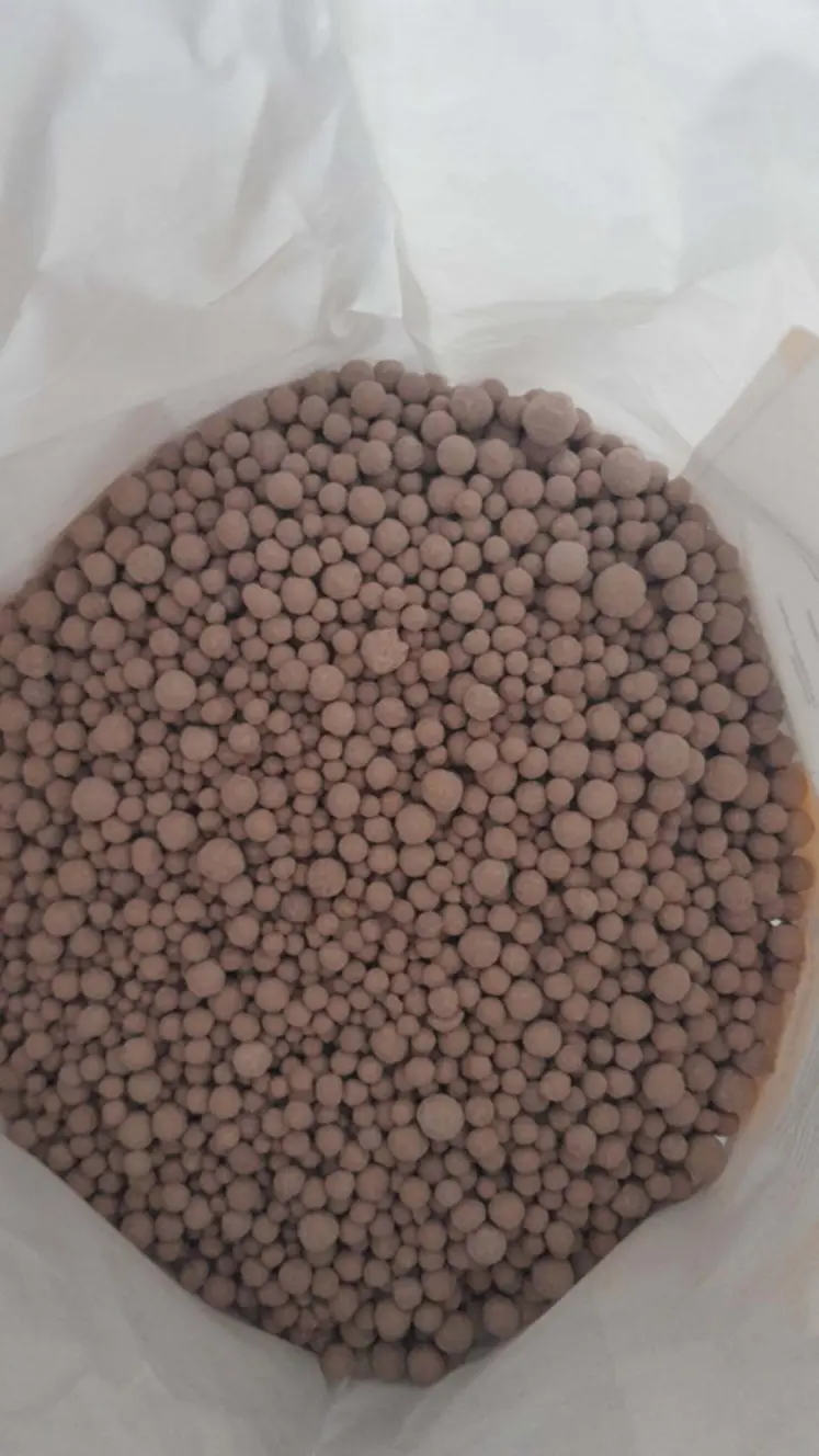 <em class="placeholder">granulés de soufre de mine</em>