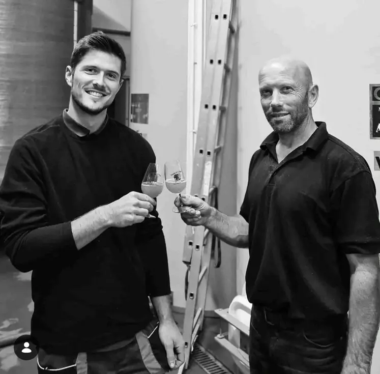 <em class="placeholder">Corentin et Thierry Pineau, vignerons du Domaine de la Noue</em>